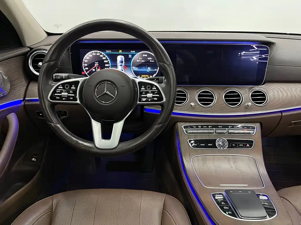 Mercedes-Benz E-Class — миниатюра 5