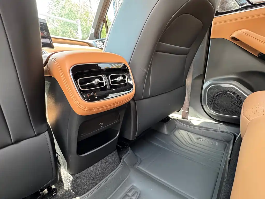 Geely Boyue L — миниатюра 19