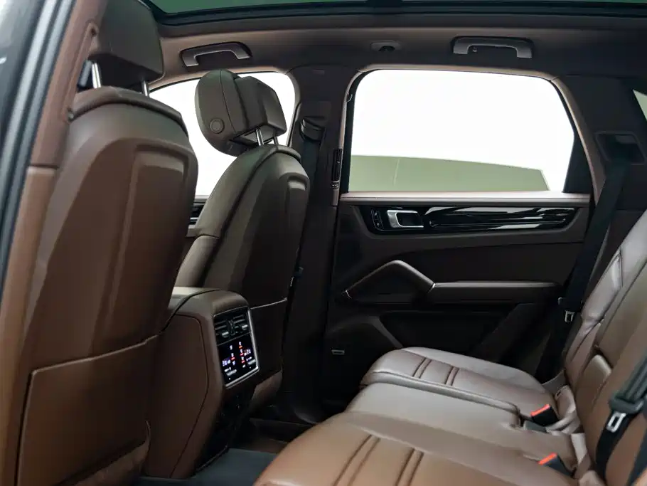 Porsche Cayenne — миниатюра 11