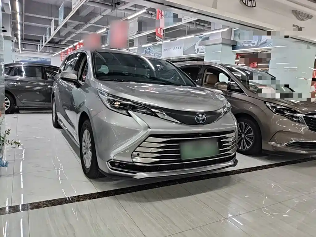 Toyota Sienna — миниатюра 4