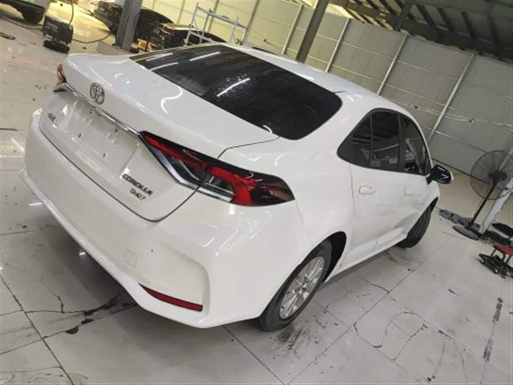 Toyota Corolla 1.2 л 2022 г. Белый, пробег 29800 км