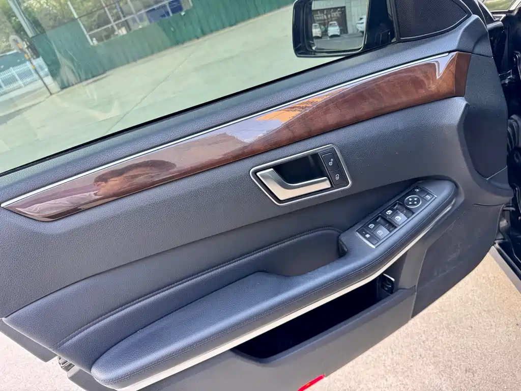 Mercedes-Benz E-Class — миниатюра 10