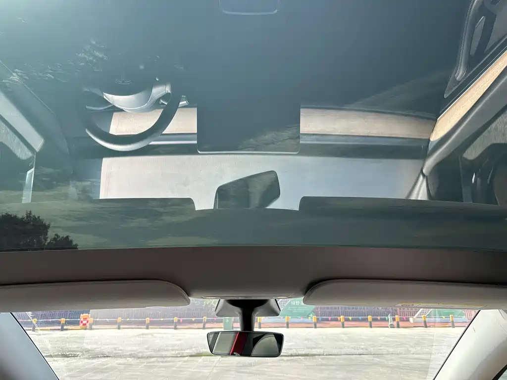 Tesla Model Y — миниатюра 23
