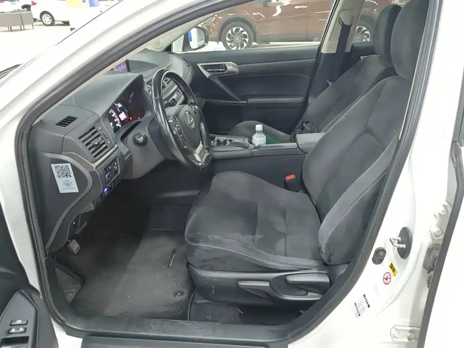 Lexus CT — миниатюра 9