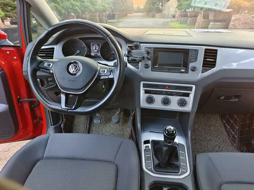 VOLKSWAGEN GOLF*JIAYU