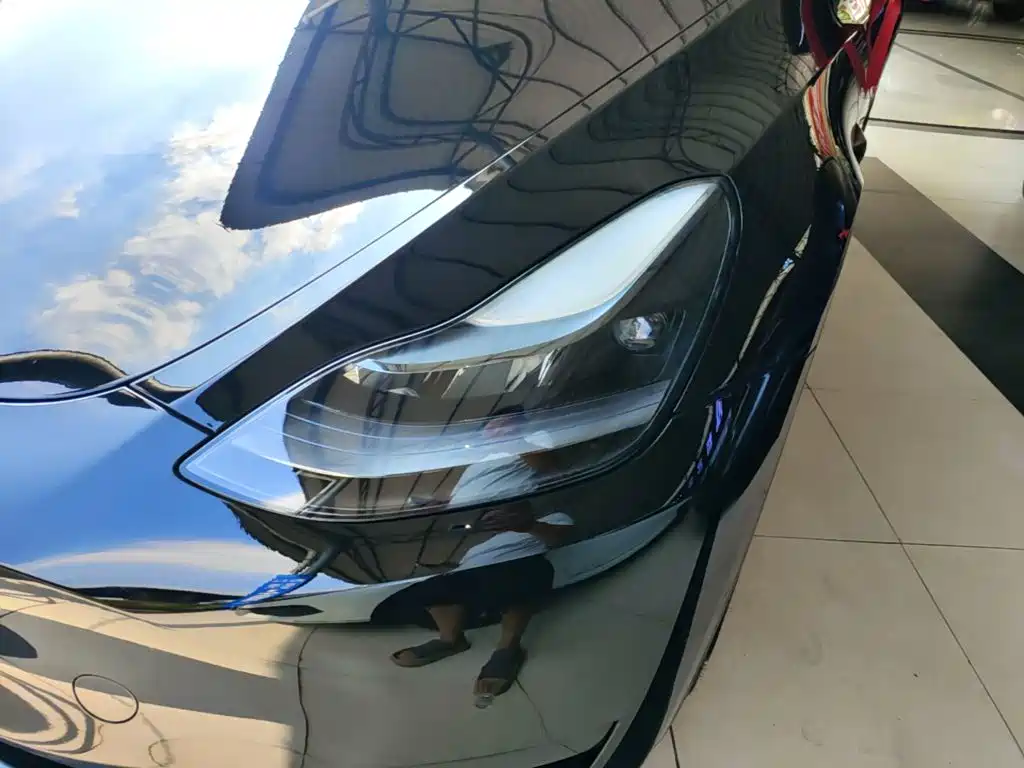 Tesla Model Y — миниатюра 24