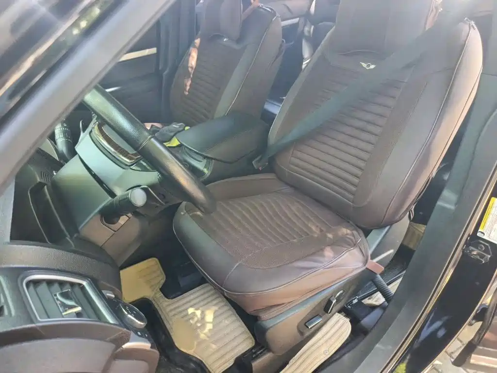 Ford Explorer (Import) — миниатюра 8