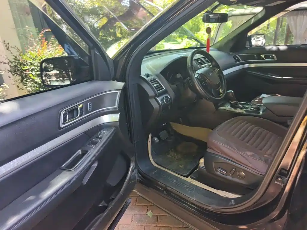 Ford Explorer (Import) — миниатюра 14