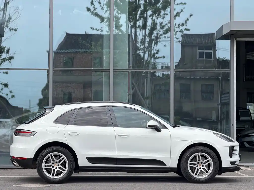 Porsche Macan — миниатюра 3