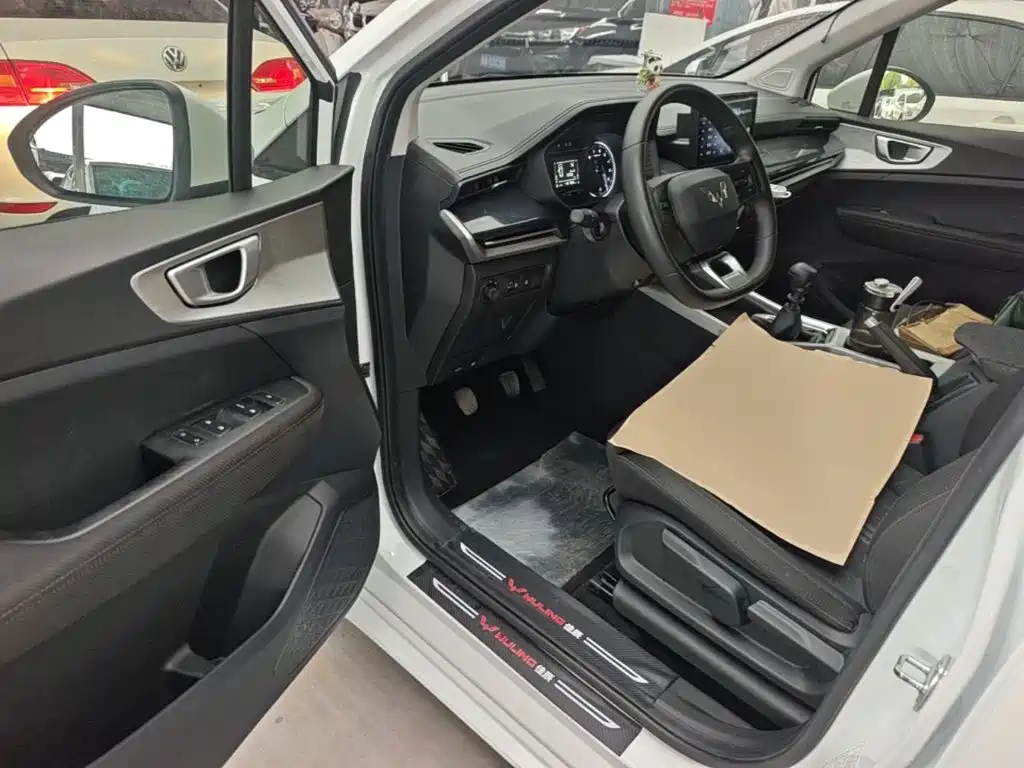 Wuling Jiachen — миниатюра 16