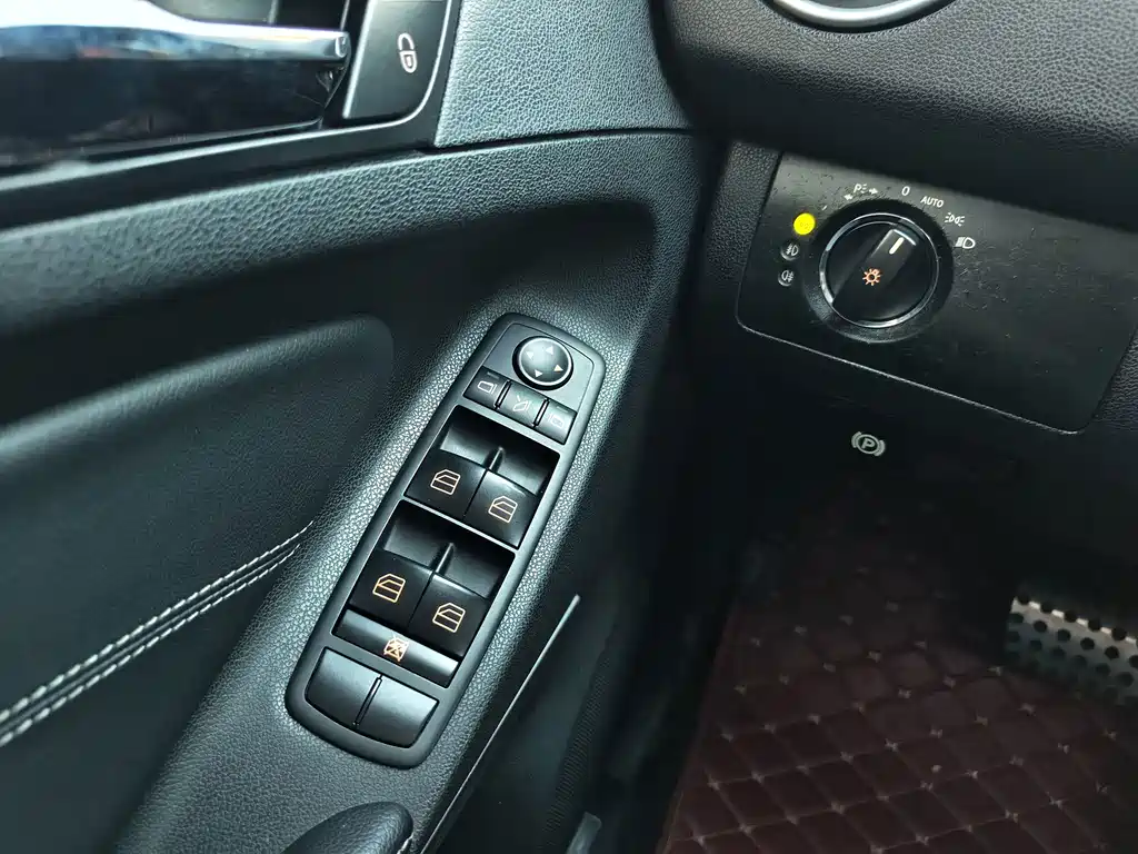 Mercedes-Benz M-Class — миниатюра 16