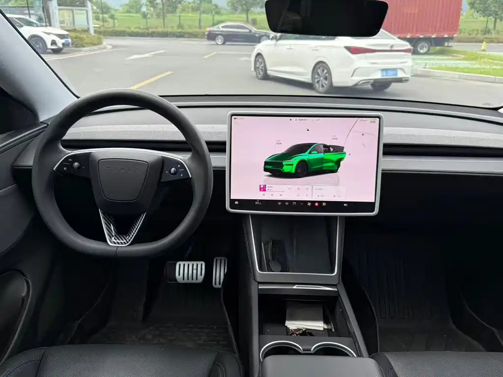 Tesla Model Y — миниатюра 7