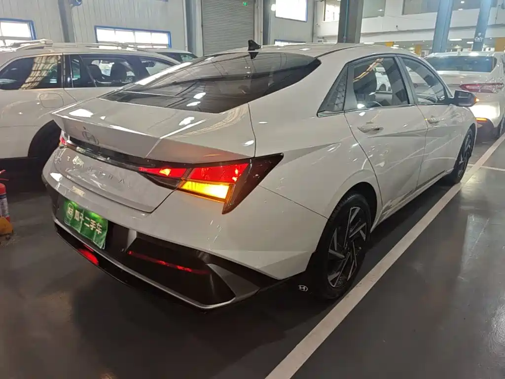 Hyundai Elantra — миниатюра 7