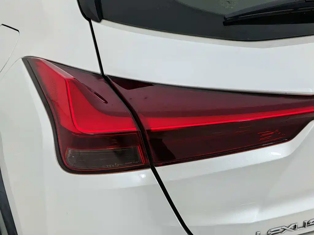Lexus UX New Energy — миниатюра 14