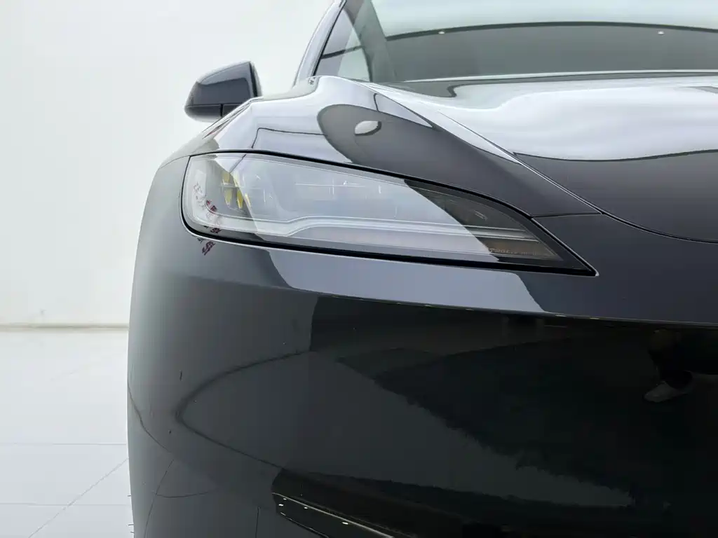 Tesla Model 3 — миниатюра 22