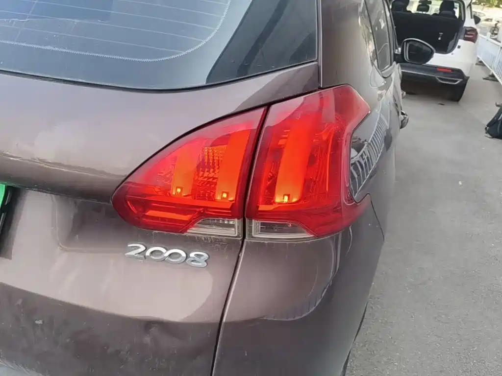 Peugeot 2008 — миниатюра 8