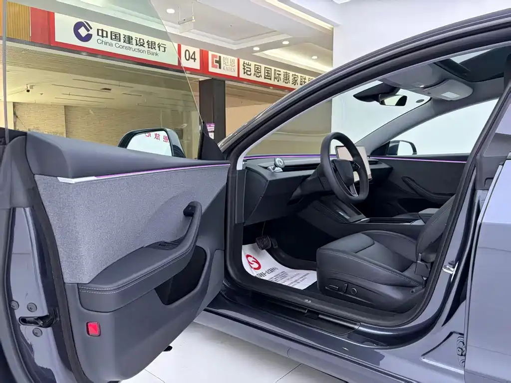 Tesla Model 3 — миниатюра 12