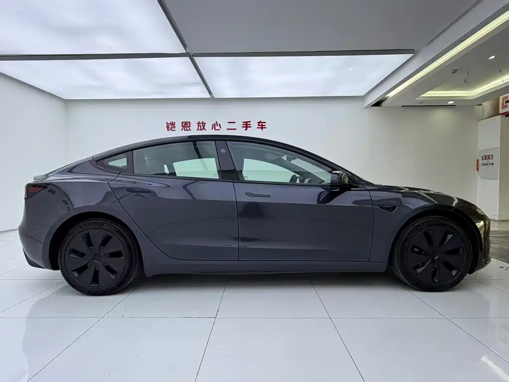 Tesla Model 3 — миниатюра 4