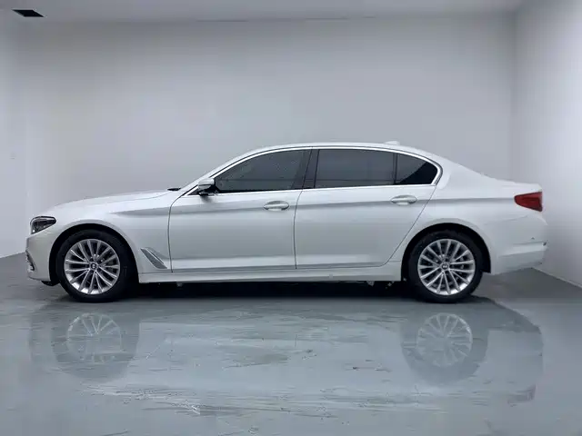BMW 5 Series — миниатюра 7