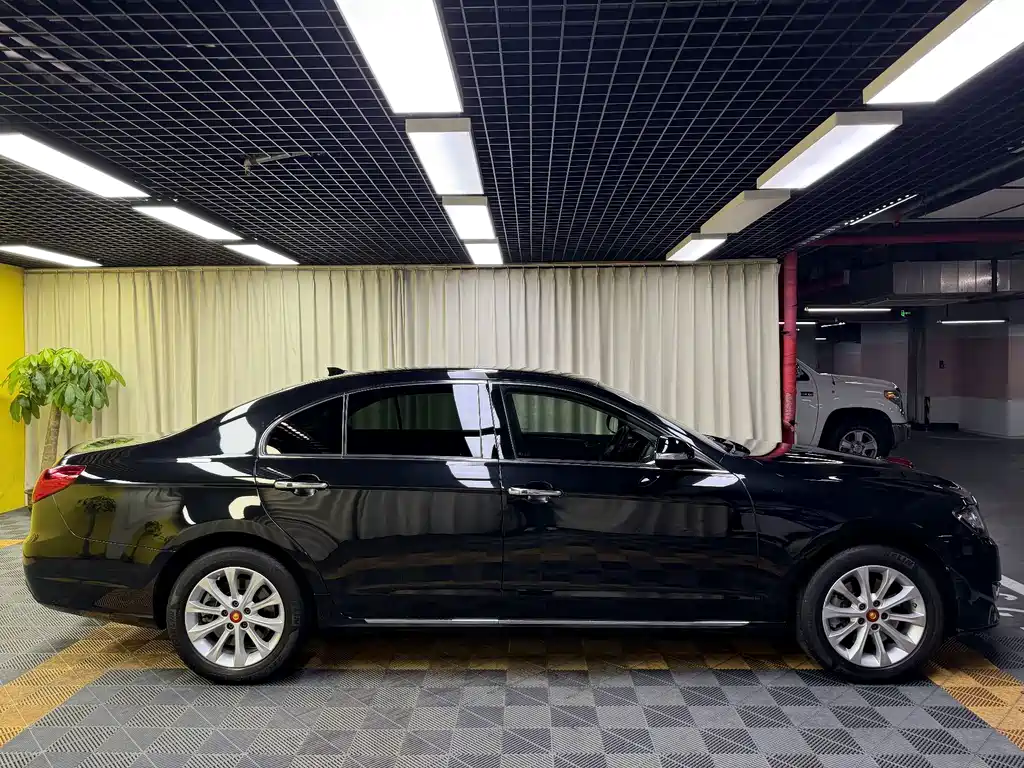 Hongqi Hongqi H7 — миниатюра 8
