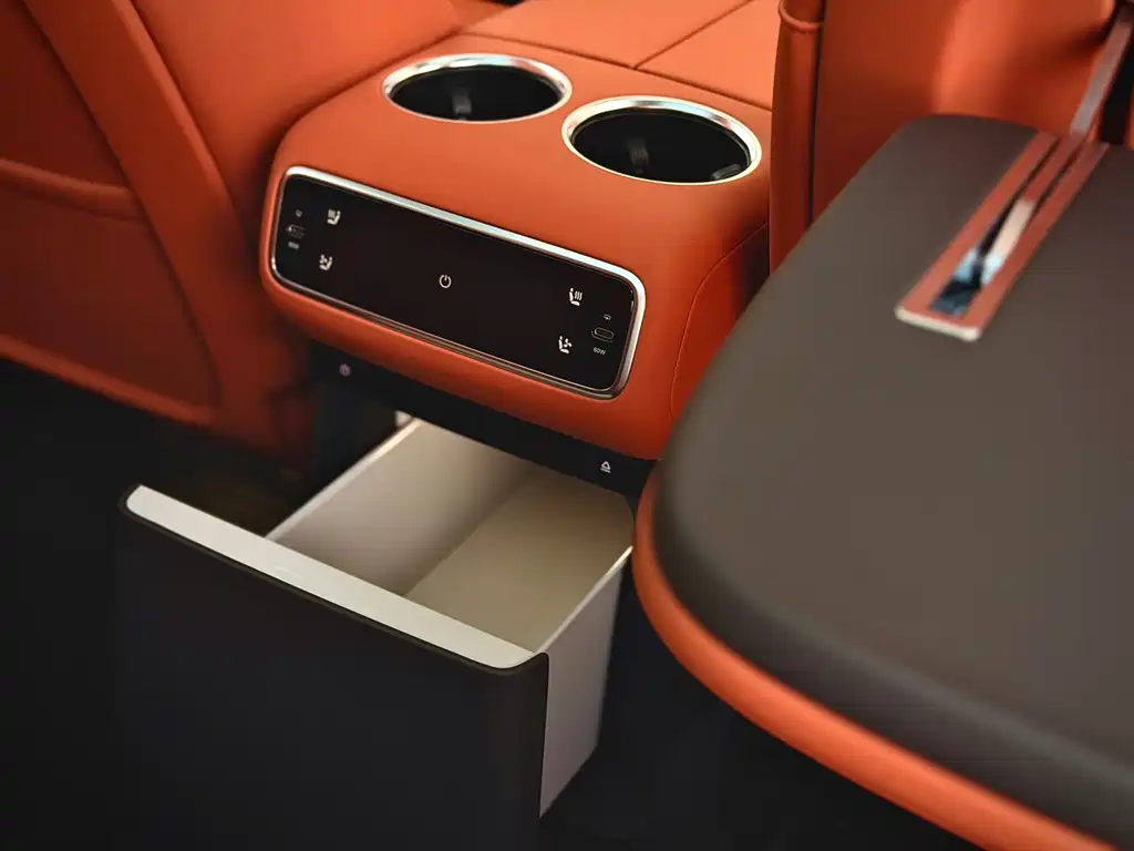 Li Auto Li L8 — миниатюра 9