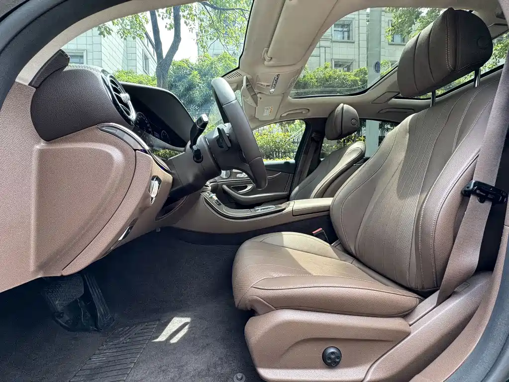Mercedes-Benz E-Class — миниатюра 7