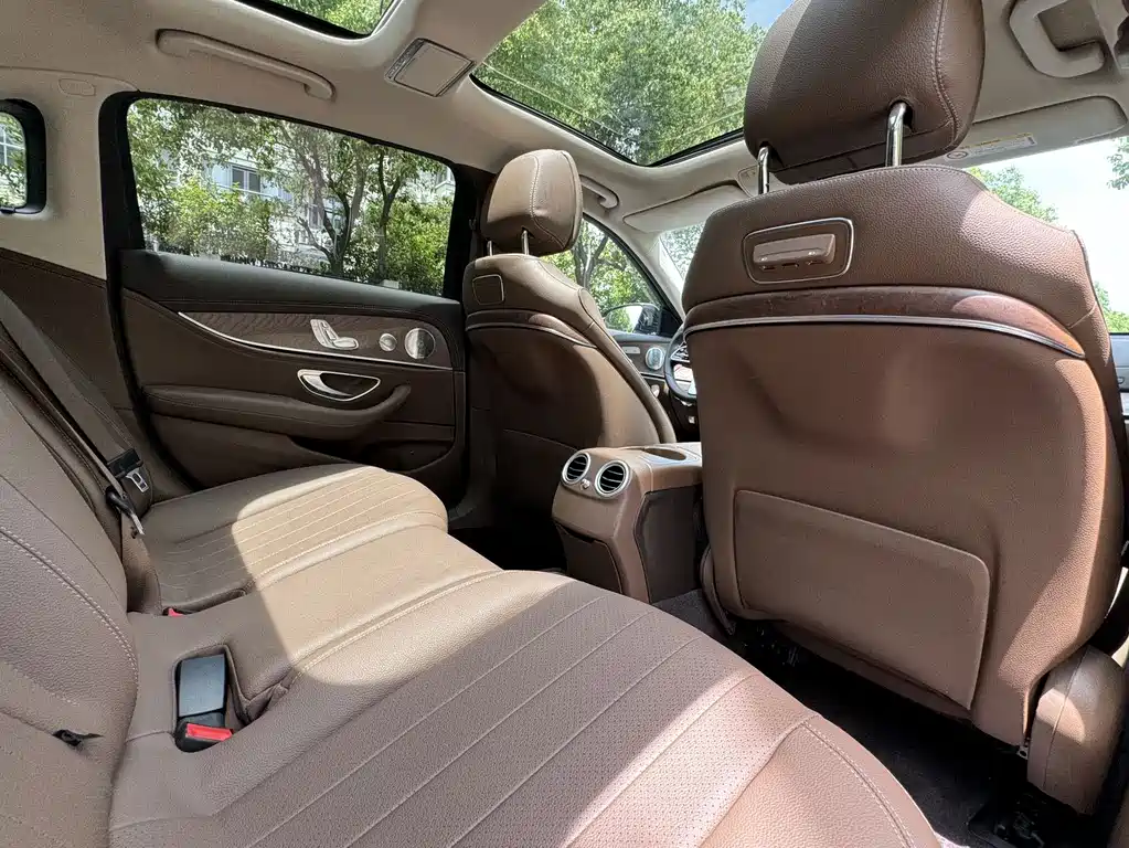 Mercedes-Benz E-Class — миниатюра 16