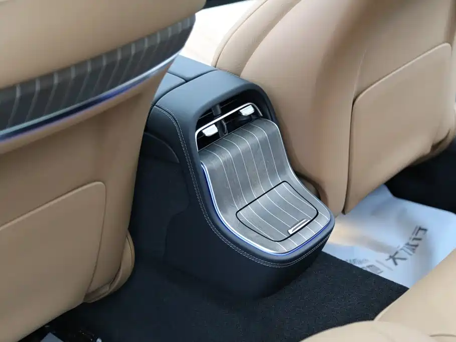 Mercedes-Benz E-Class — миниатюра 20