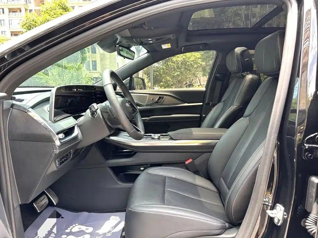Cadillac XT5 — миниатюра 8