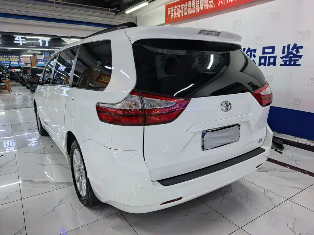 Toyota Sienna — миниатюра 11