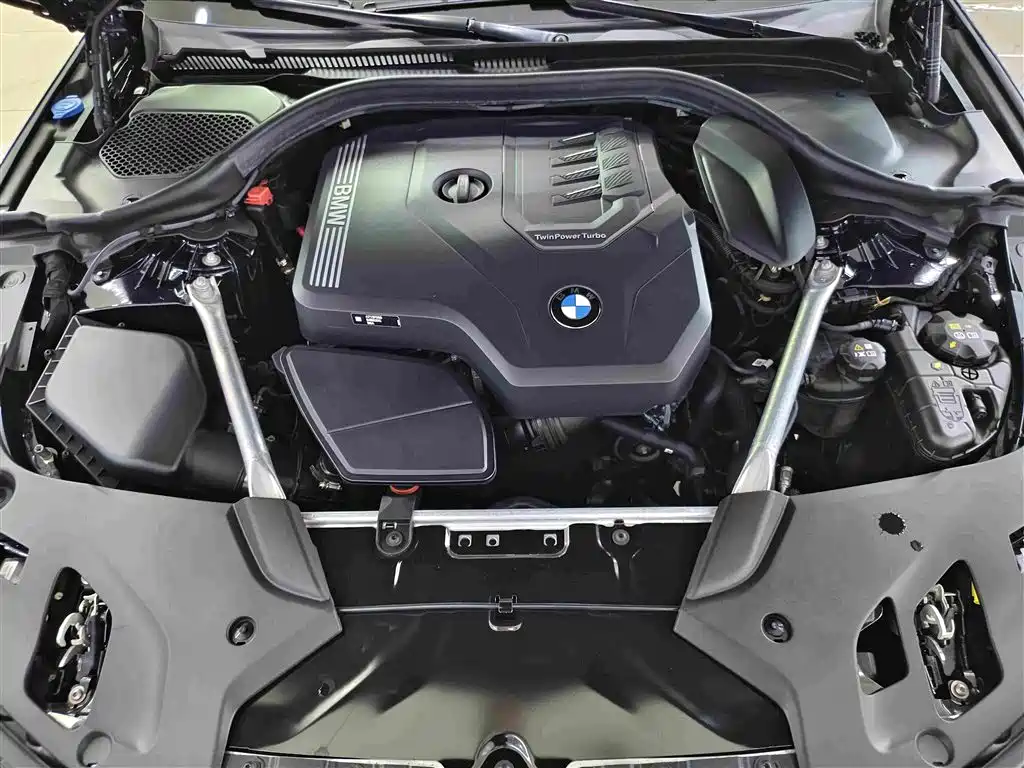 BMW 5 Series — миниатюра 12