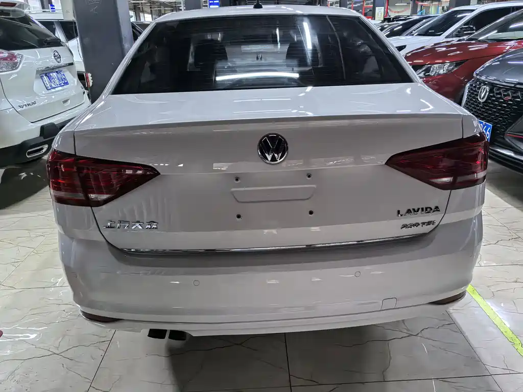 Volkswagen Lavida — миниатюра 5