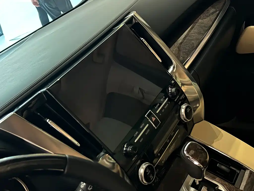 Toyota Alphard — миниатюра 10