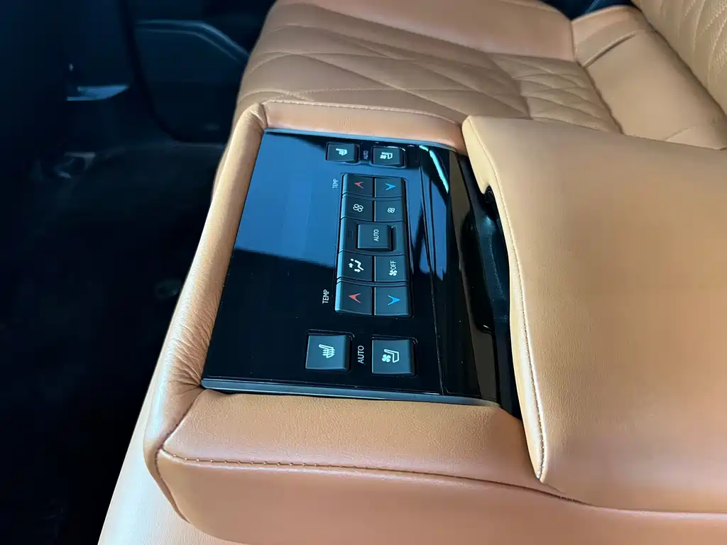 Lexus LX — миниатюра 12