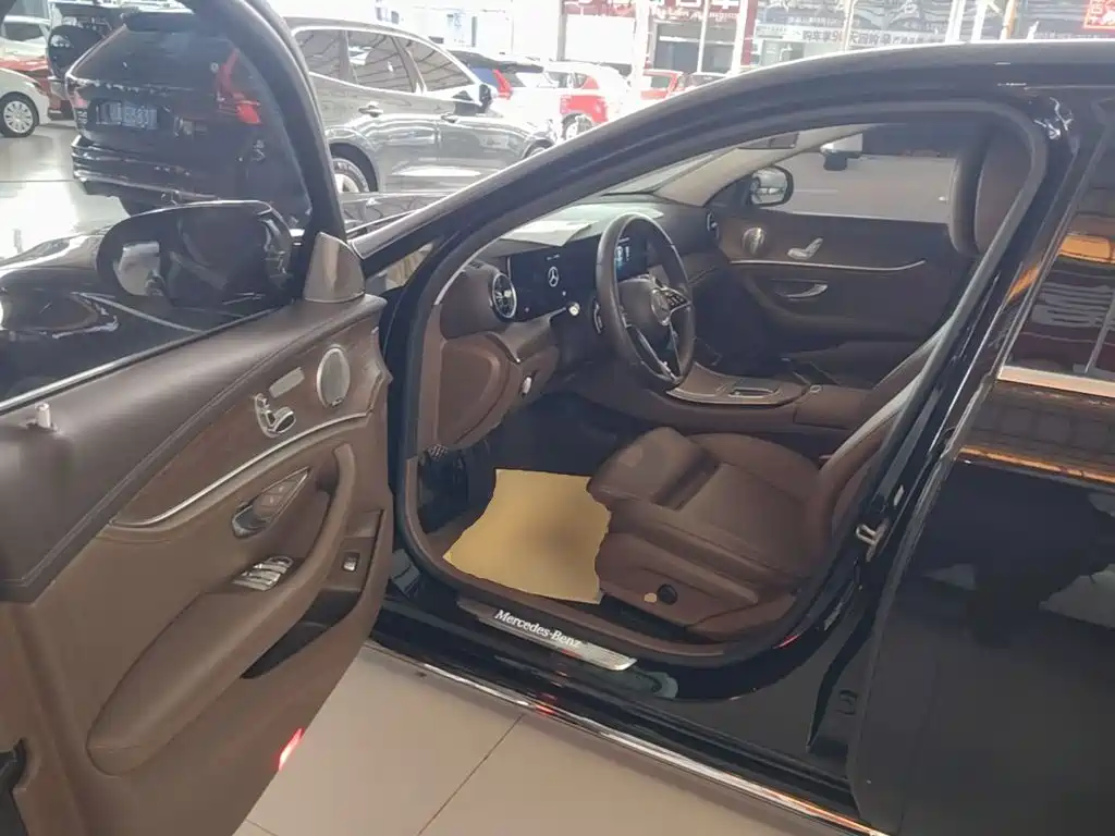 Mercedes-Benz E-Class — миниатюра 16