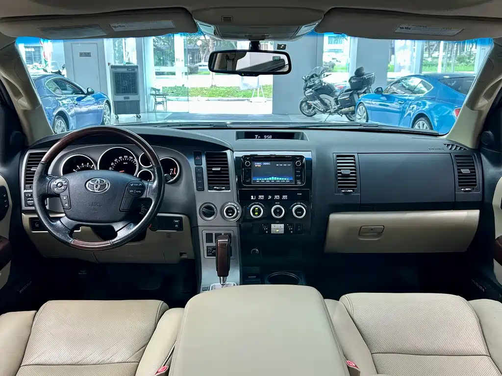 Toyota Sequoia 2010 5.7 Platinum