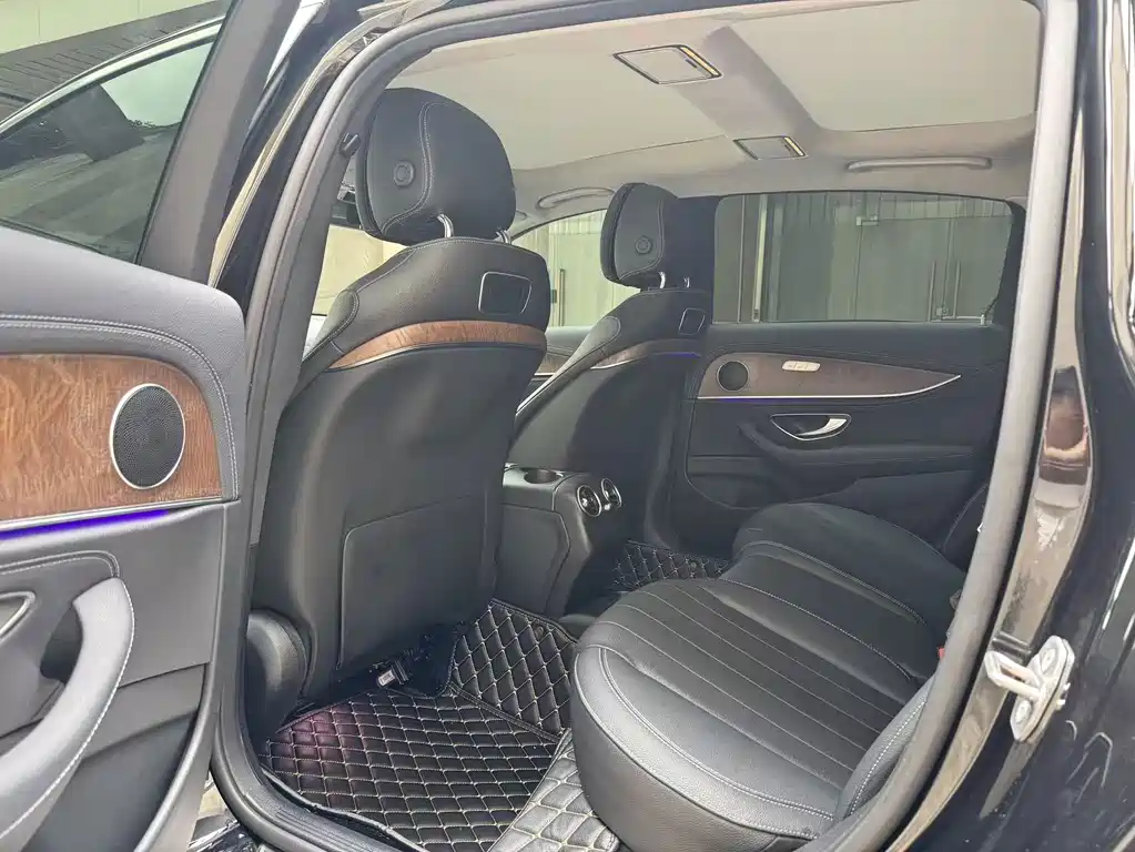 Mercedes-Benz E-Class — миниатюра 9
