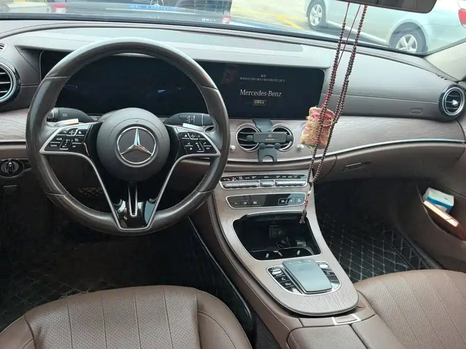 Mercedes-Benz E-Class — миниатюра 12