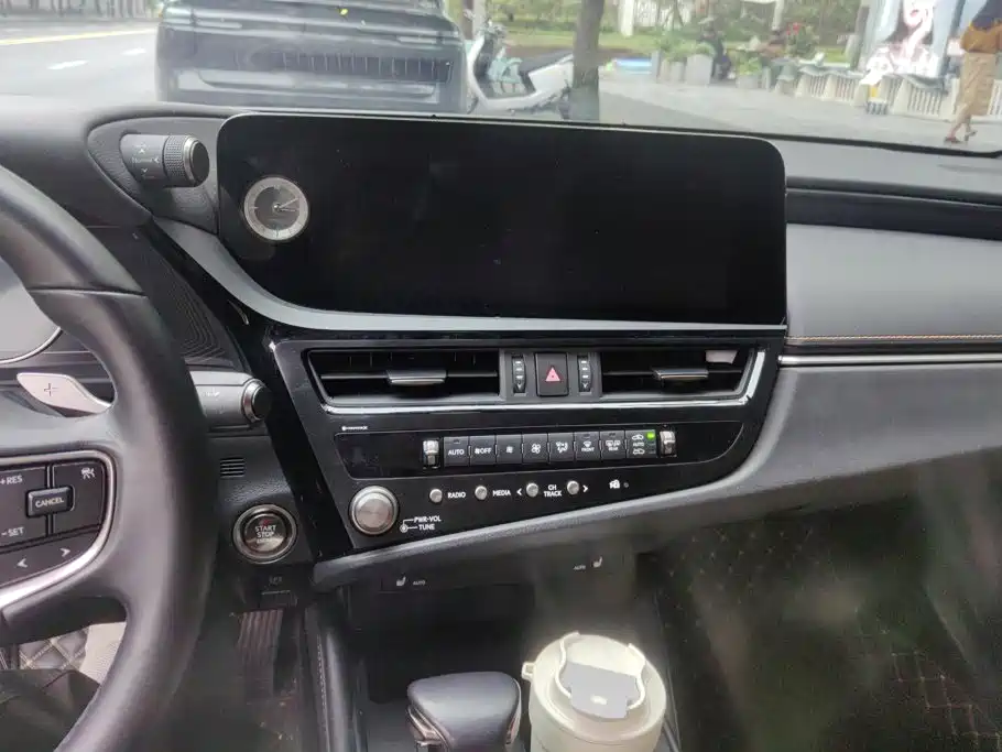 Lexus ES — миниатюра 13