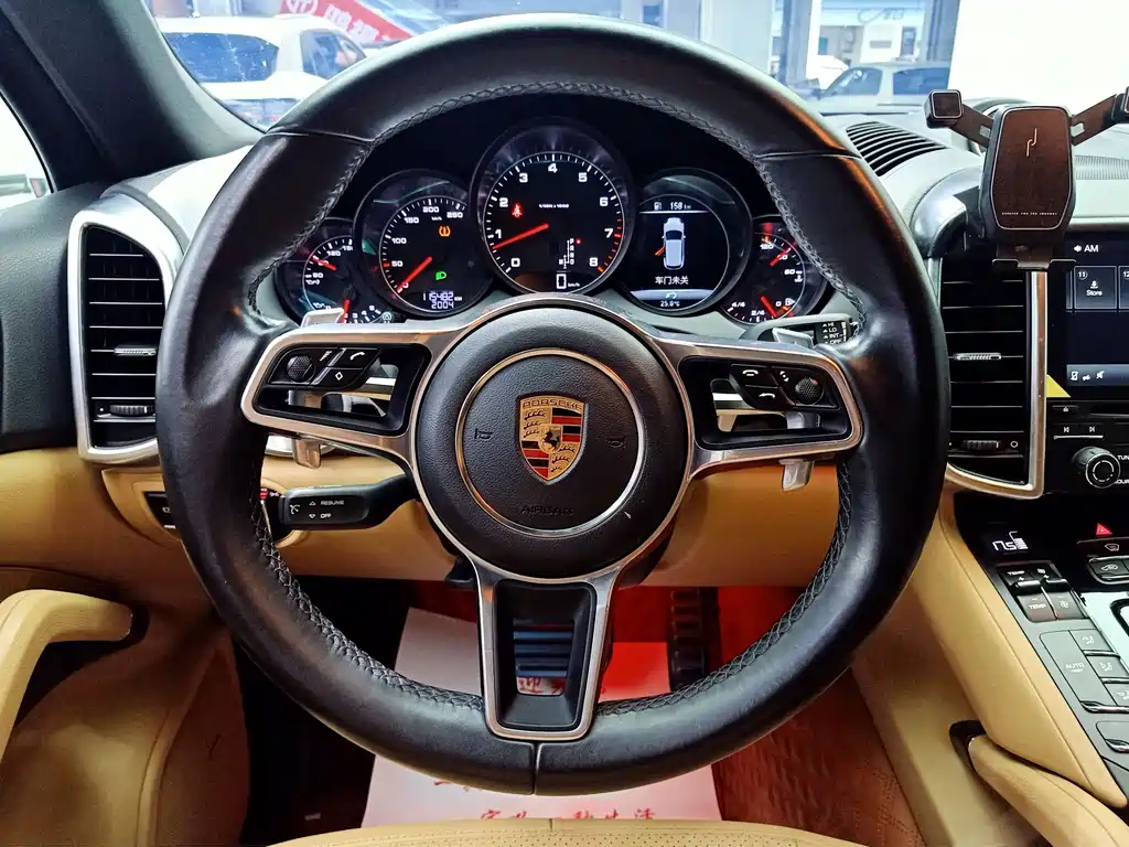 Porsche Cayenne — миниатюра 18