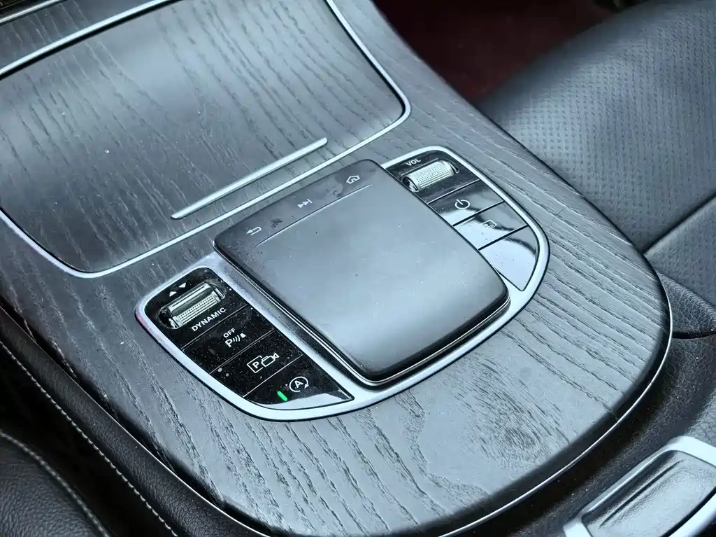 Mercedes-Benz E-Class — миниатюра 11
