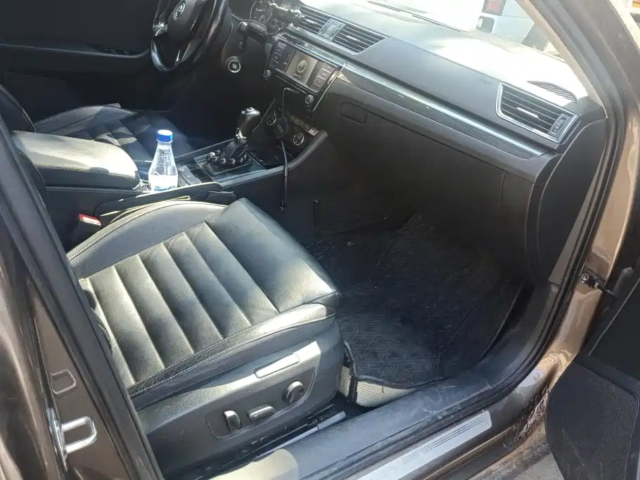 Skoda Superb — миниатюра 8