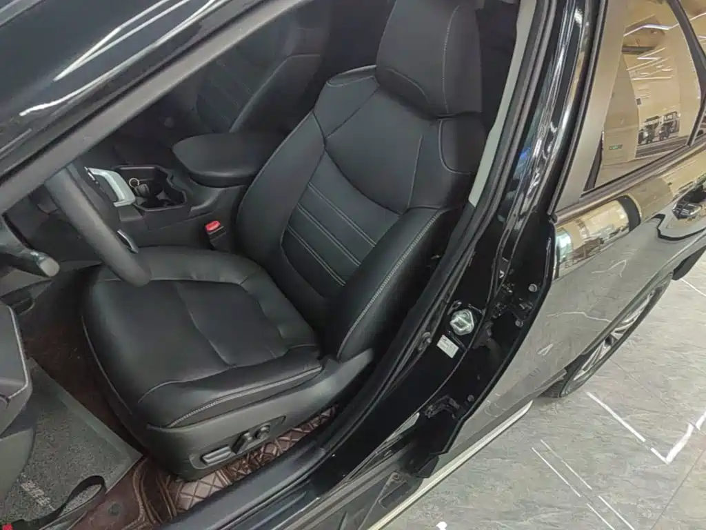 Toyota RAV4 — миниатюра 15