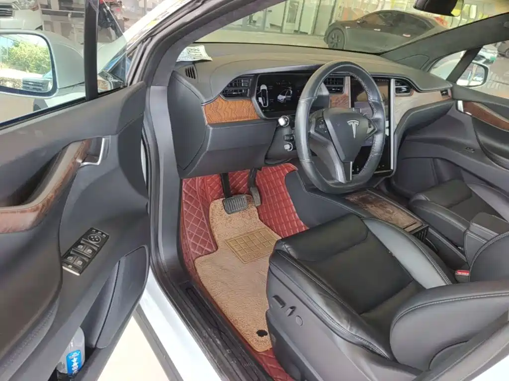 Tesla Model X — миниатюра 16