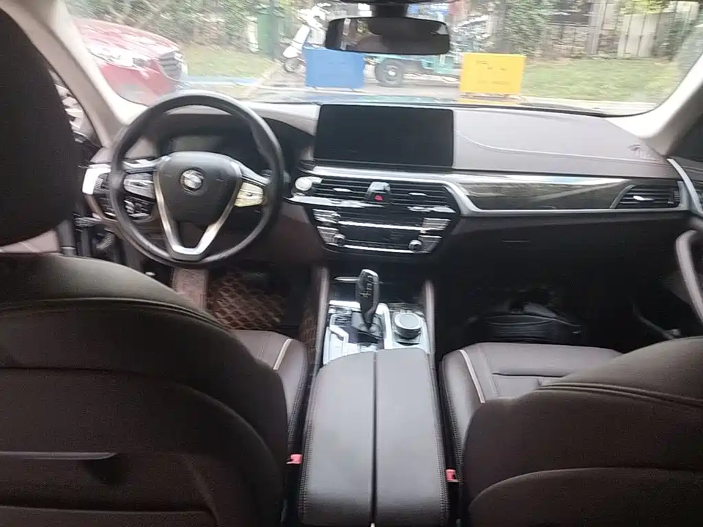BMW 5 Series — миниатюра 10
