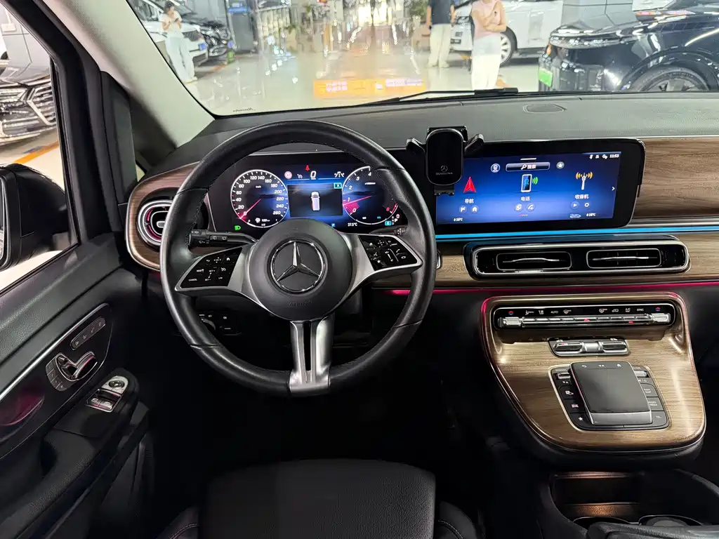 Mercedes-Benz V-Class — миниатюра 7