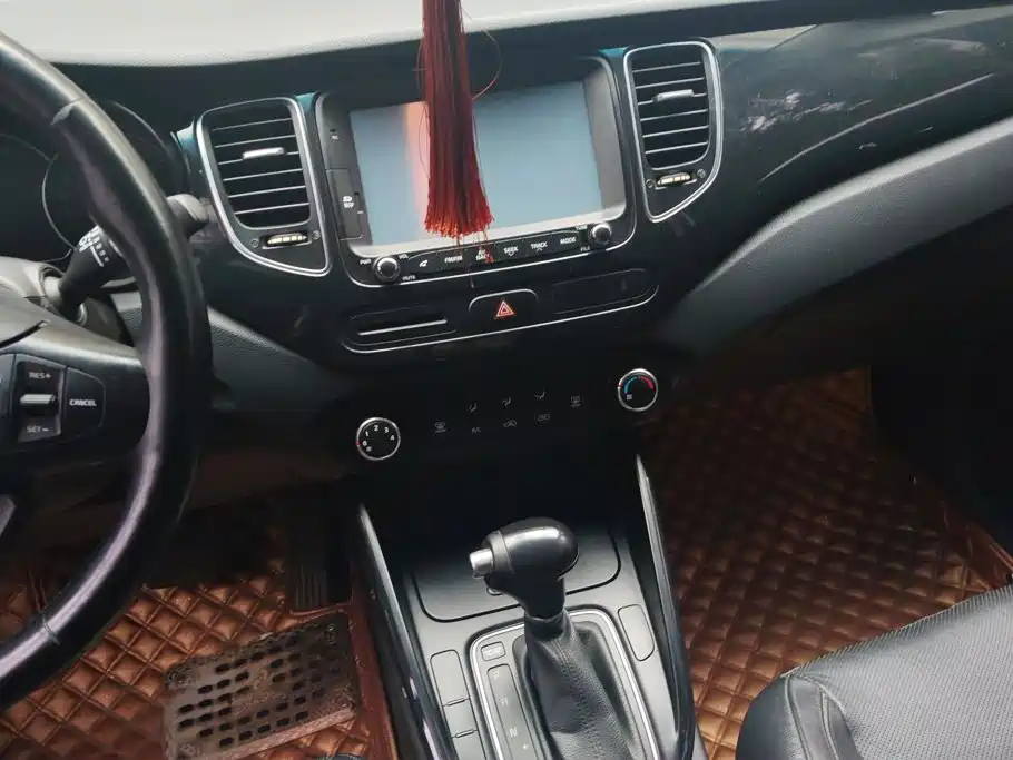 Kia Carens — миниатюра 13