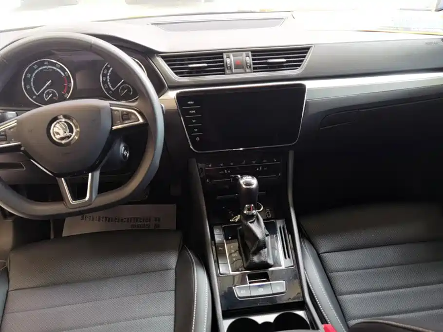 Skoda Superb — миниатюра 12