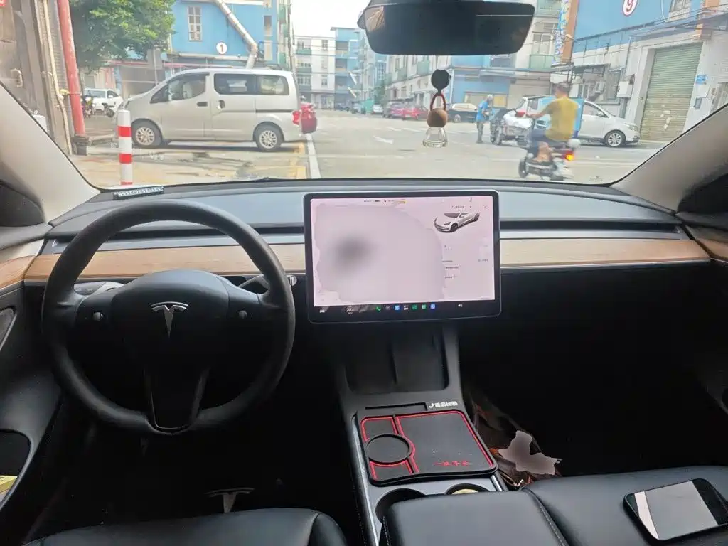 Tesla Model 3 — миниатюра 5