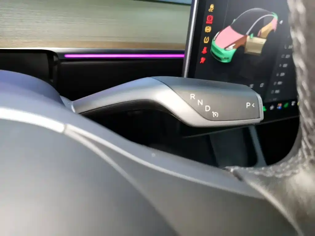 Tesla Model Y — миниатюра 14